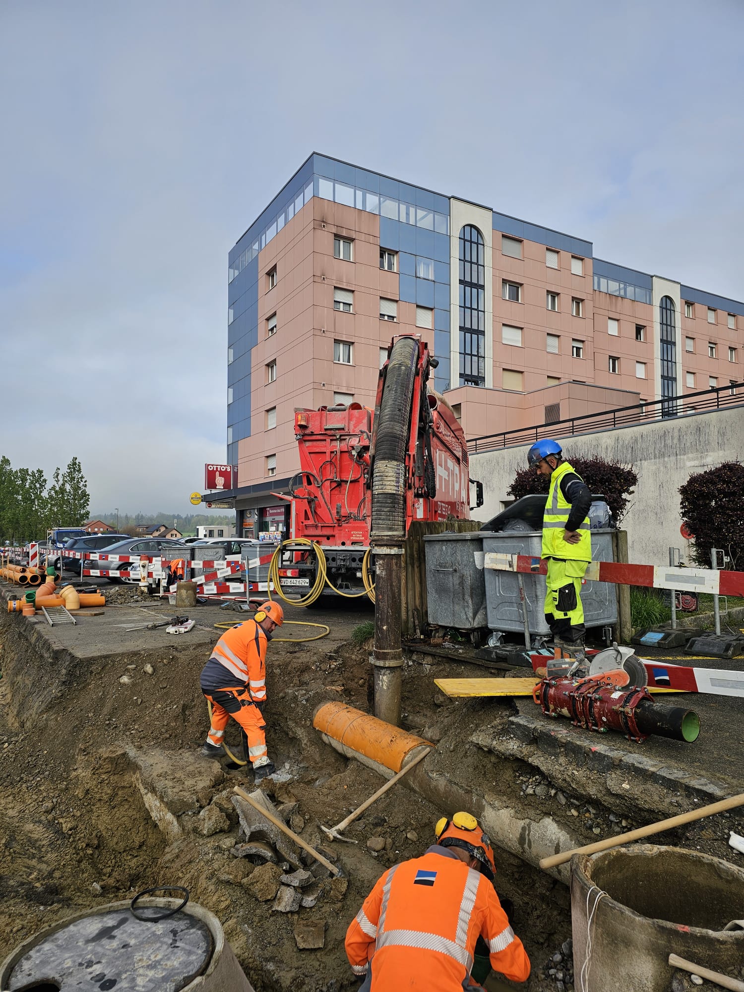 Camion excavatrice aspiratrice en milieu urbain dense H-TPA